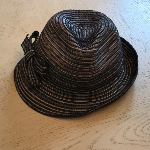 Unique Fedora with side bow - Picture 2 of 4